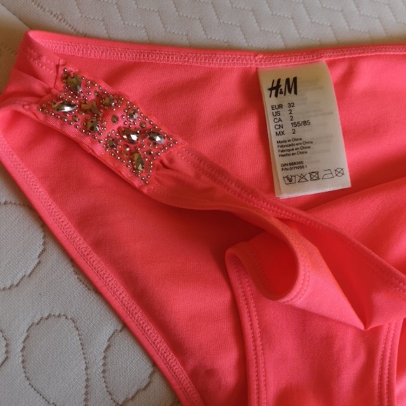 Bikini - Picture 4 of 6